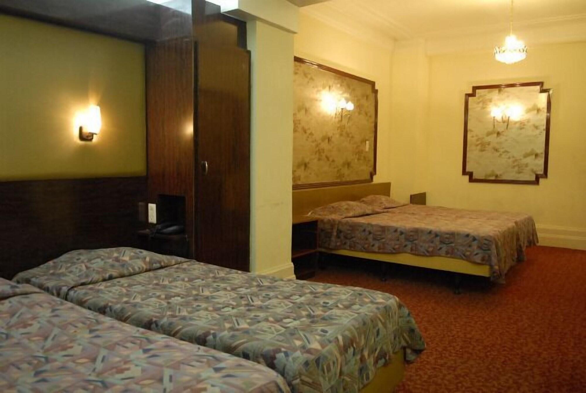 Hotel Manhattan *